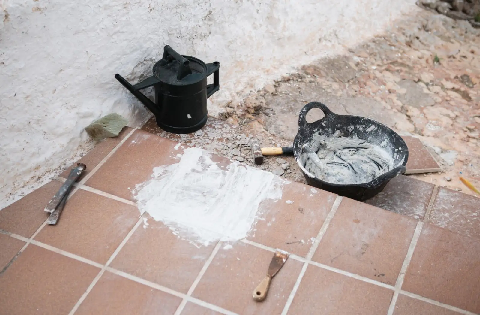 杭州茶古陶瓷茶具与紫砂壶材质工艺差异对比分析
