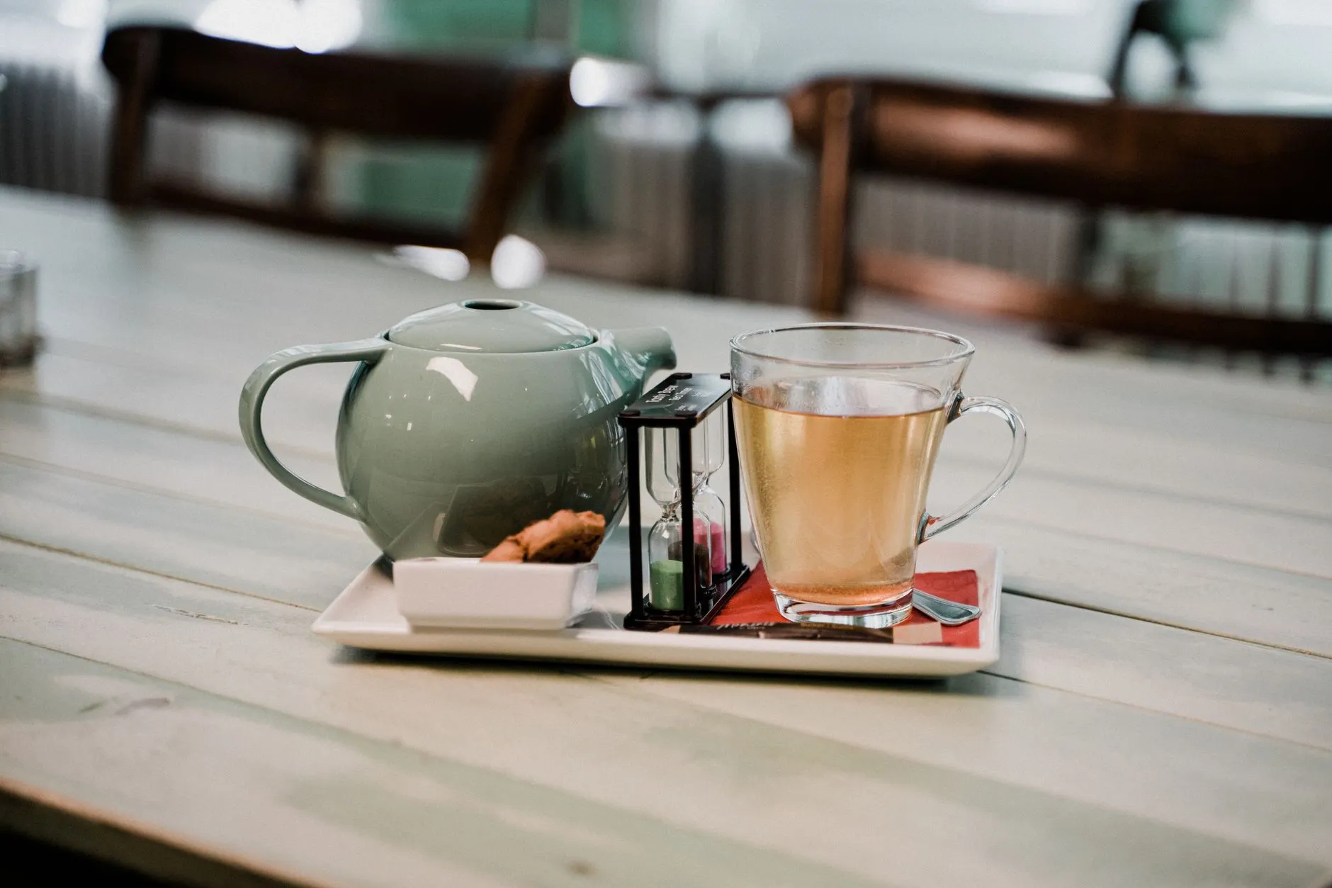 2025年杭州茶具行业新趋势：陶瓷茶具与玻璃茶具的市场定位分析正文配图 1