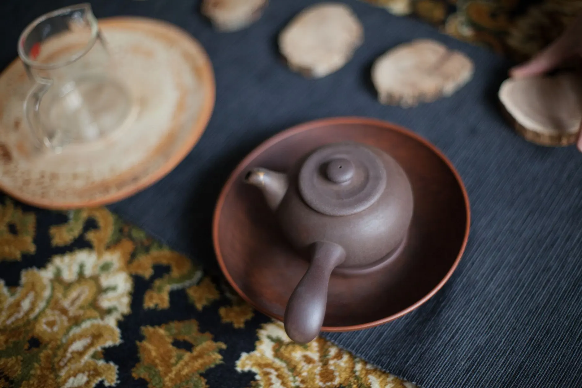 紫砂壶与盖碗冲泡对比：不同茶类的器具选择指南正文配图 1