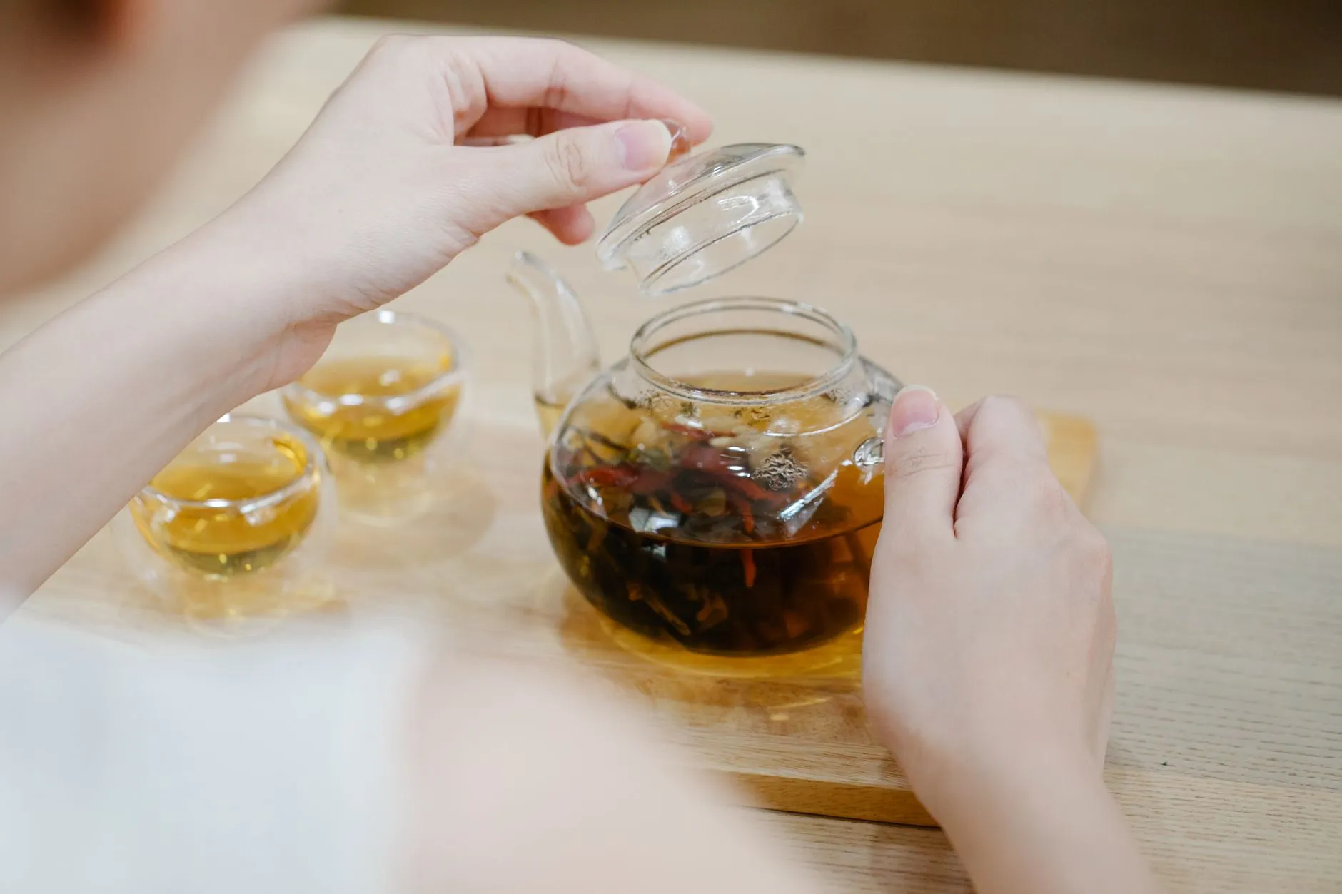 杭州茶古电商：玻璃茶具与盖碗在茶艺工作室中的应用搭配正文配图 1