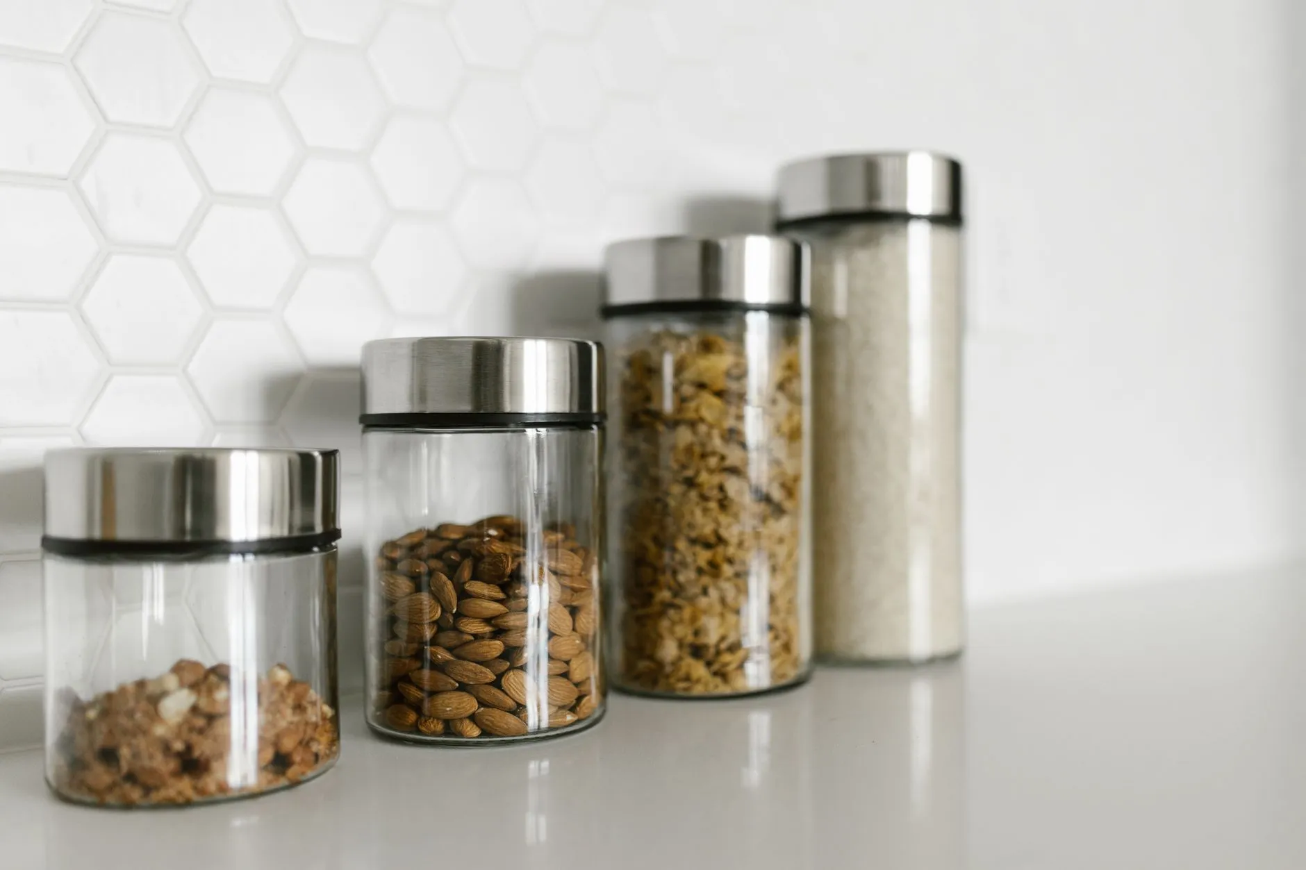 杭州茶古电商解析：陶瓷茶具与紫砂壶的工艺差异及选购要点