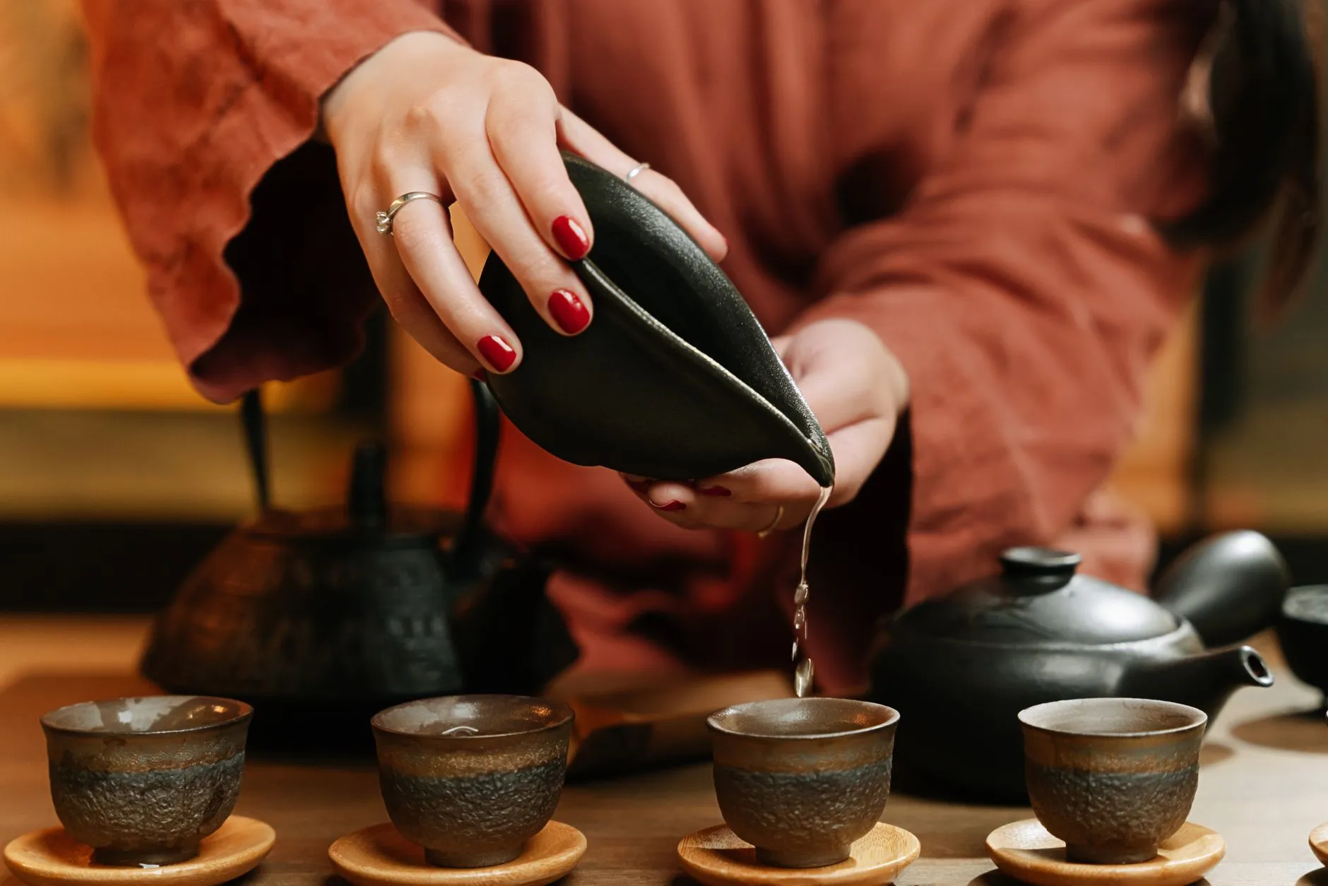 杭州茶古电商：盖碗与公道杯在功夫茶道中的搭配方案